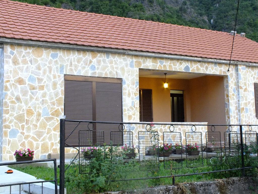 Holiday Home Ivana Virpazar Quarto foto